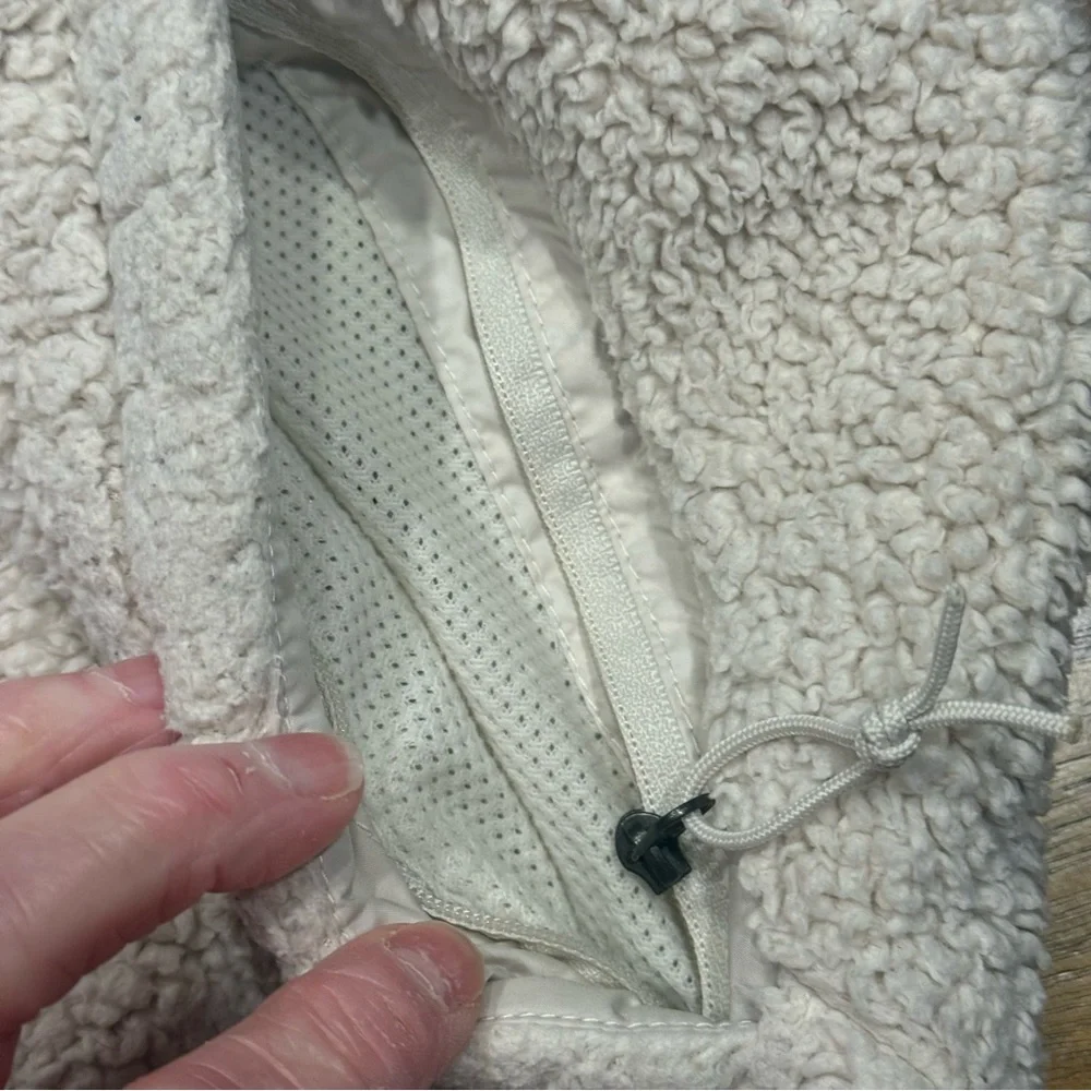 The North Face Campshire Sherpa Fleece Off-White Vest flaw - Picture 10 of 10
